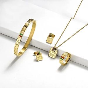 ◾️ 18k Gold Plated Luxury High Quality Square Pendant Necklace